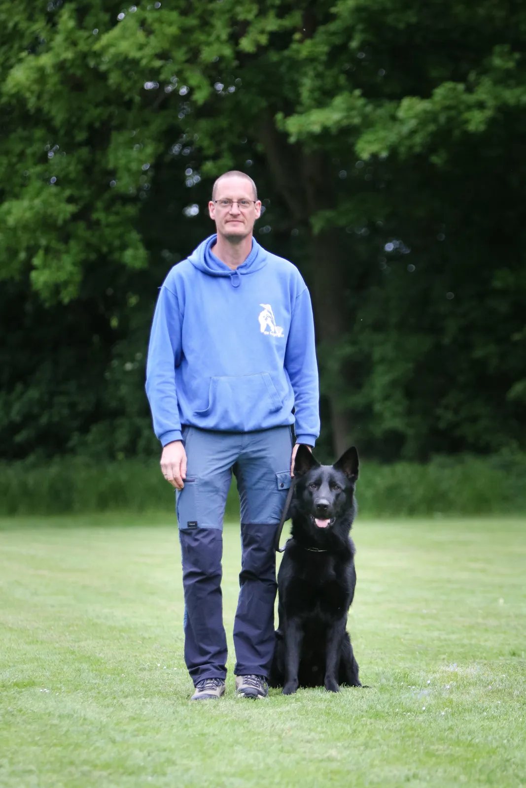 Pakwerker Patrick met Venom op het trainingsveld
